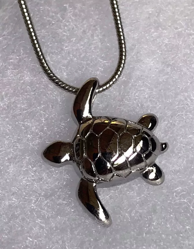 CHARMED titanium steel necklace with sea turtle pendant – Break Time